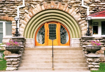 Gallery Image 2004Fall_CAMPUS_MineralHall_RossSawyers.jpg