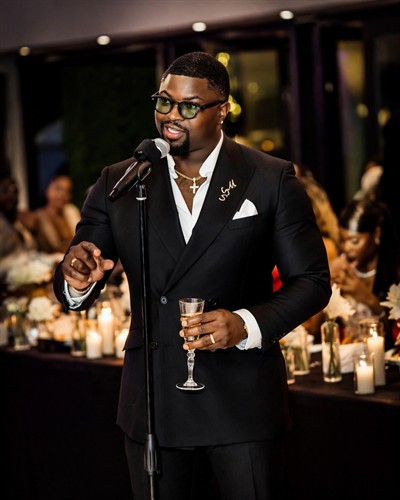 Gallery Image Elegant_toast_at_a_formal_banquet___.jpg