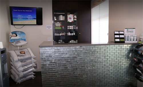 Gallery Image Chiro_Co_front_desk.PNG