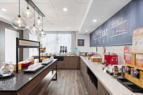 Gallery Image Hampton_Inn_LAX_(15).jpg