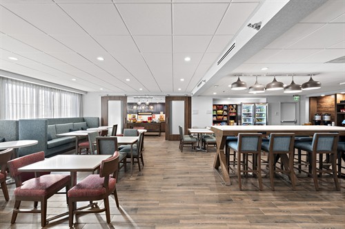 Gallery Image Hampton_Inn_LAX_(19).jpg