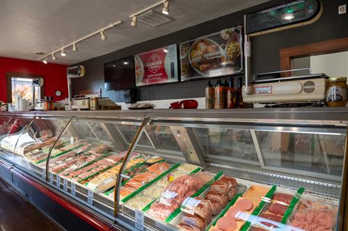 Gallery Image Langen_Meats_Ribbon_Cutting-16.jpg