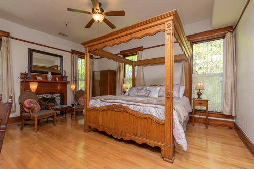 Gallery Image herlong_mansion_bed_and_breakfast_micanopy_gainesville_bedroom_x.jpg