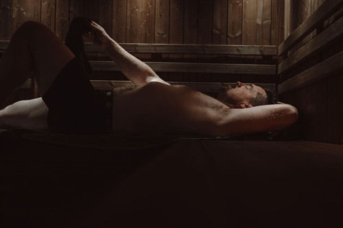 Pure relaxation in the sauna.     Credit for photo goes to @slatemediacreative and @hannahlorsch