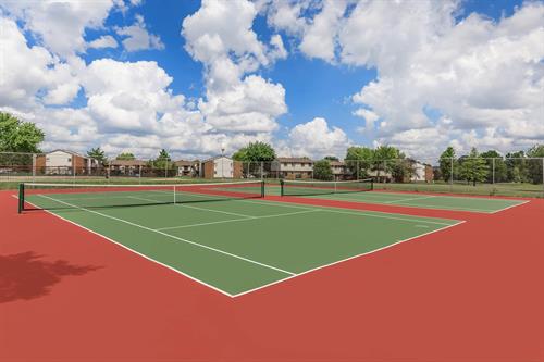Gallery Image Tennis_courts.jpg