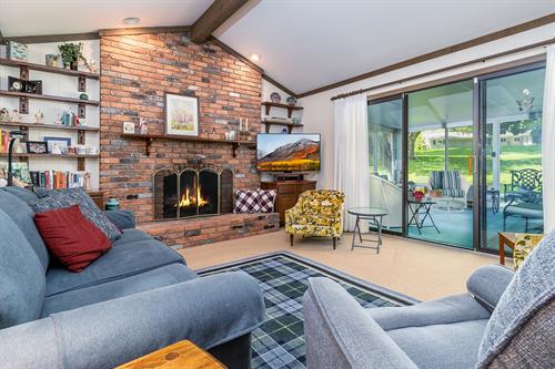 Gallery Image real-estate-photography-living-room-fireplace-2.jpg