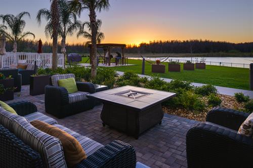 Firepit Lakeview at Sunset