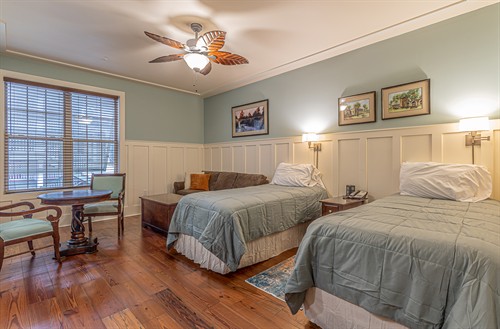 Bedroom twin beds