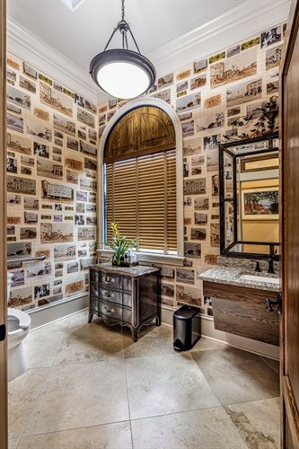 Gallery Image bathroom.jpg
