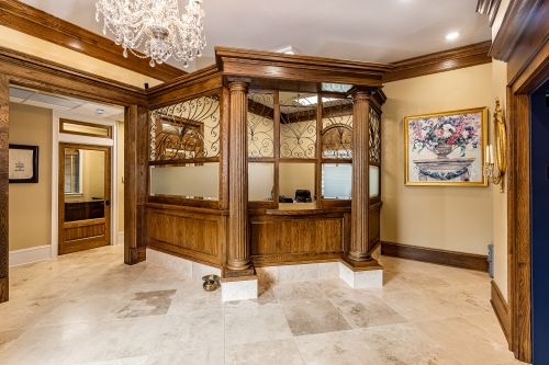 Gallery Image front_lobby.jpg