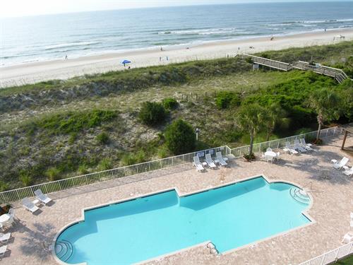 Beach side pool at Litchfield by the Sea