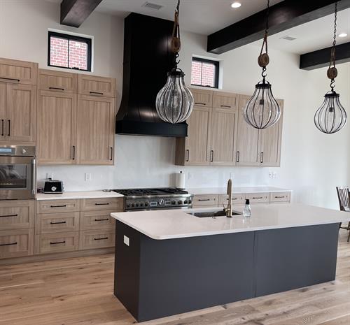 This Kitchen Remodel we did a beautiful Nocci1 Cabinets and Polar white Quartz countertops. 