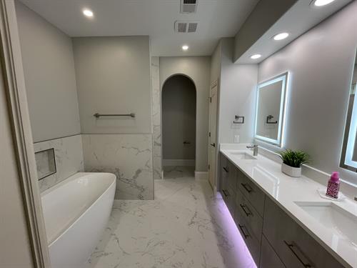 We transformed our client's bathroom into a luxurious oasis using Origines Blanc tiles, Metallo Luxe 1 cabinets, and Arctic White Quartz Countertops.