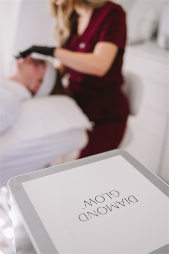 Glow that starts from within. Our DiamondGlow facials exfoliate, extract, and infuse skin with condition-specific serums for visibly radiant results.