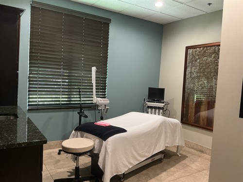 Gallery Image facial_room.jpeg