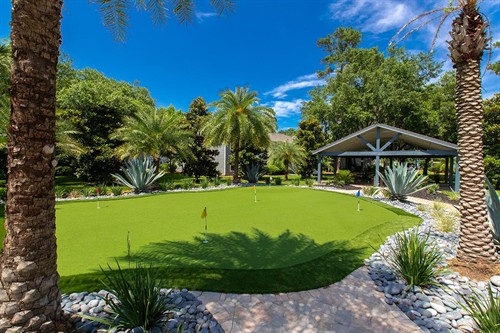 Gallery Image emerson-puttinggreen1.jpg