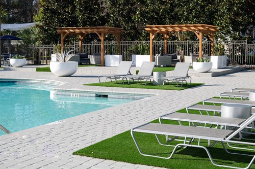 Gallery Image pool-cabanas1.jpg