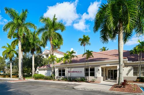 Located 15 minutes from the airport and Port Everglades, Residence Inn by Marriott® Fort Lauderdale/Plantation has spacious apartment-style suites 50% larger than your typical hotel room! Your group will stay productive and appreciate our complimentary perks.