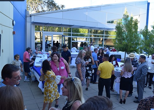 Gallery Image FB_Link_10_Valejo_Center_Patio_2.jpg