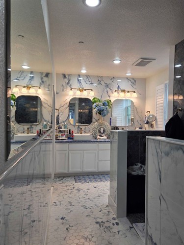 Gallery Image 1763932295_1000052670.jpg