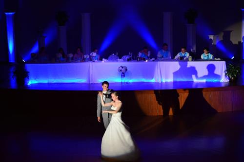 unoh center   up lighting and spotlight of the first dance 
