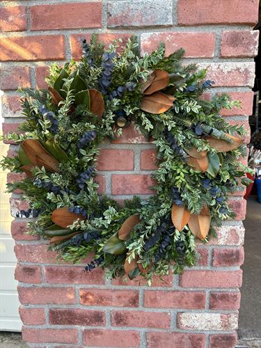 Gallery Image CustomWreathBoxwoodBlueEucMAgnolia.JPG