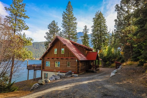 Golden Saddle Wallowa lakefront vacation rental