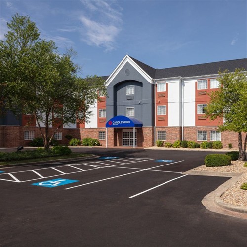 Candlewood Suites St Robert with kitchens