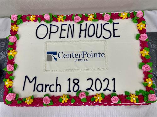 Gallery Image CenterPointe_of_Rolla_Open_House_03_18_21_Cake.jpg