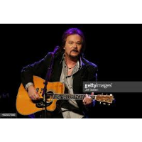 Travis Tritt in concert
