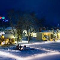 Annual Candlelight Stroll and Holiday House Tours