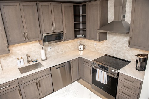 Gallery Image 210_SignatureOneBedroom_TWM_Kitchen_3_copy(1).jpg