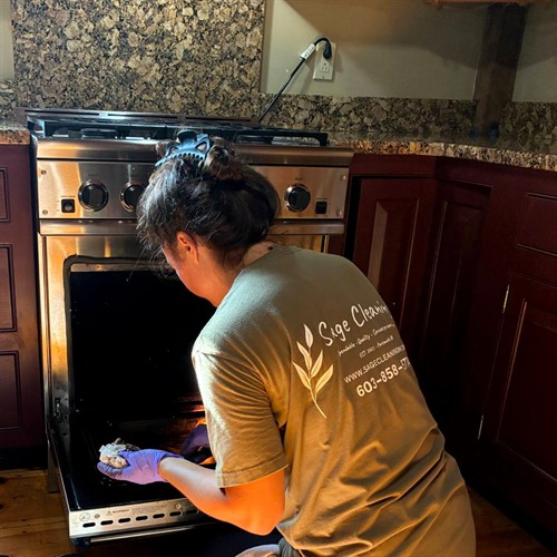 Gallery Image Katlyn_cleaning_oven_-_AD_READY_(square).jpg
