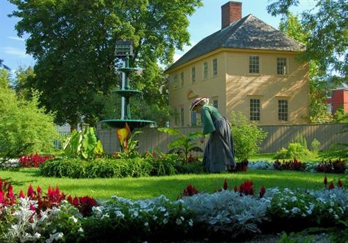 Spread across nearly 10 acres, the historic landscape at Strawbery Banke features a dozen gardens, with five set to period designs, heirloom flowers, and vegetables, bringing the experience of outdoor life for the families who have lived in this period for centuries.