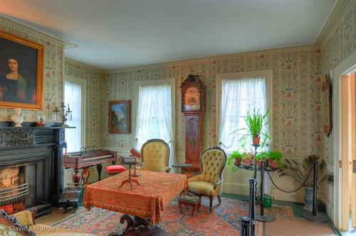 The furnished houses are interpreted to different periods, with many of them furnished with the dishes, furniture, and other objects of their former owners. 