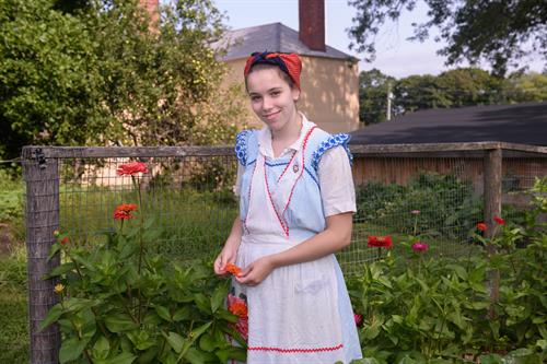 Roleplayers speak from a historical perspective, meaning that they will only talk about the time in which their character lived. The costumes, props, and demonstrations they work into their interpretation are all period-appropriate. 