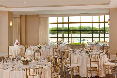 Gallery Image shePSMSImf-215341-Harbors_Edge_Room_-_Wedding_Setting-.jpg