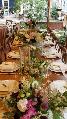 Gallery Image wedding_table_with_white_linen.jpg