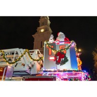 Portsmouth NH Fire Department receives gift of meals from Roundabout Diner for firefighters working Christmas Day
