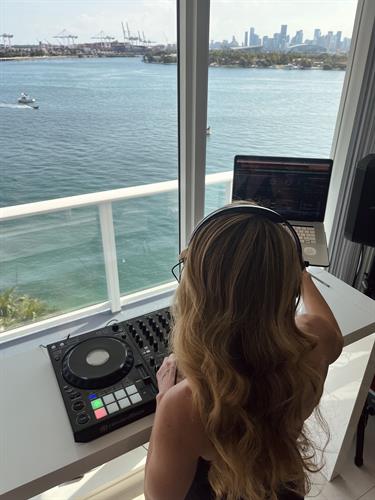 Private DJ Lessons to learn at your own pace
