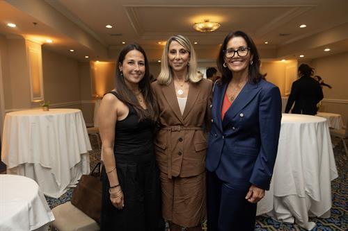 Gallery Image Daniella_Smith._Anabella_Smith_and_Amy_Donner.JPG
