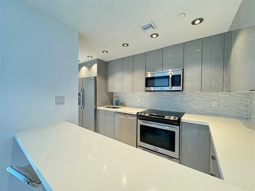 Kitchen island a Deep Cleaning by Golden Sparkle