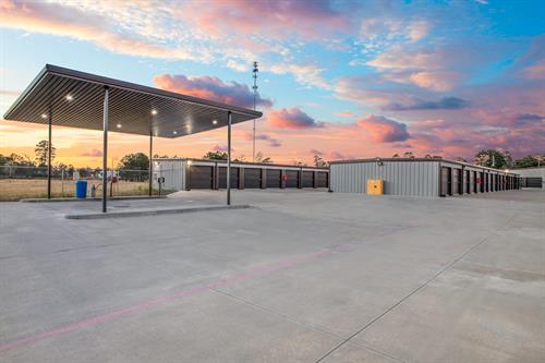 wash and air station with drive-units in background