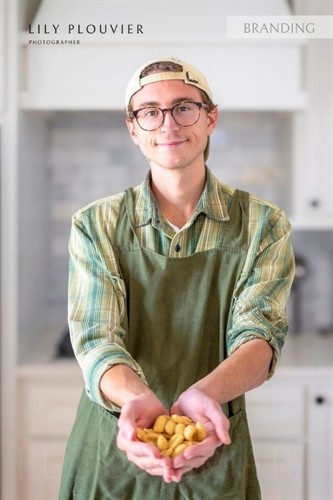 Clean branding portrait on a kitchen, made for professional and editorial use