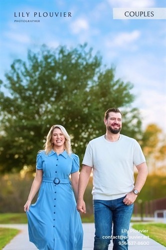 Couples portrait photographed outdoors in Woodforest