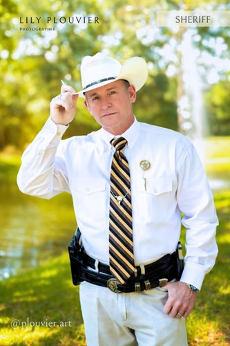 Outdoor business headshot for a professional in Conroe, Texas