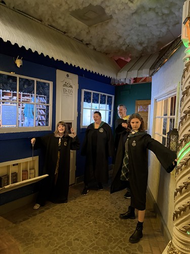 Gallery Image Family_Wizard_Experience_%F0%9F%A7%99%E2%80%8D%E2%99%82%EF%B8%8F_Father%E2%80%99s_Day_Magic_at_Escape_In_Time.jpeg