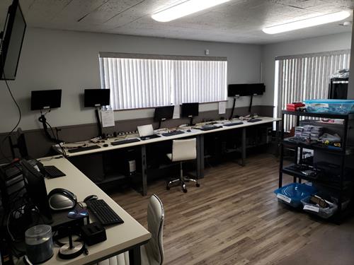 Gallery Image Kinzit_Interior_Working_Stations.jpg