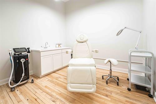 Exam Room #1 with our Optimas Laser/RF/Morpheus machine! Exam Room #1 with our Optimas Laser/RF/Morpheus machine!