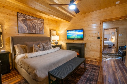 Gallery Image 70_guest_bedroom_right.jpg